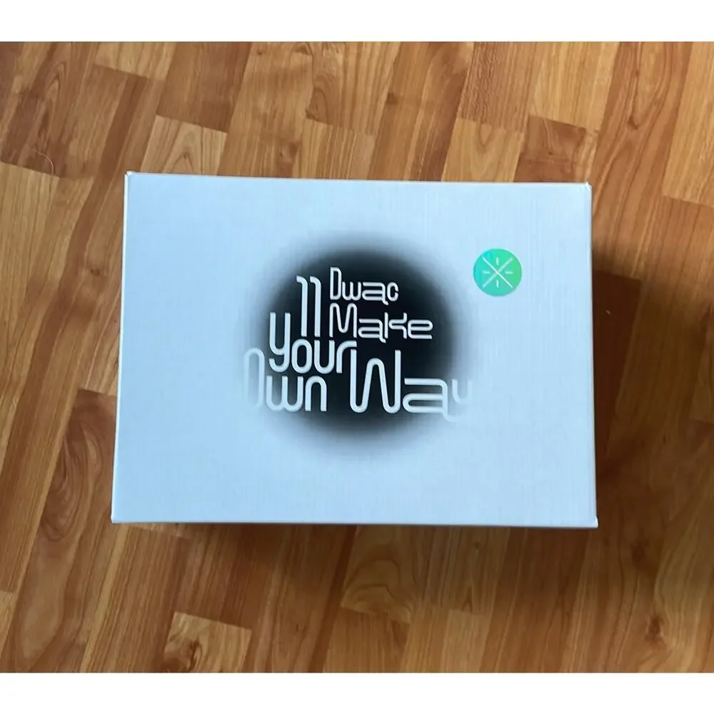 D Wade Eleven empty‎ shoe box